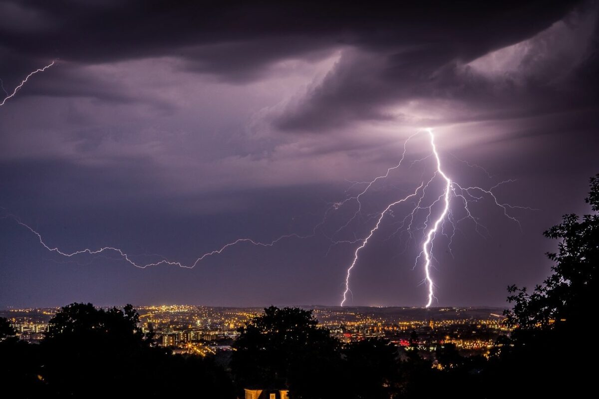 Fahrradfahren bei Gewitter: Die wichtigsten Tipps, die du beachten solltest