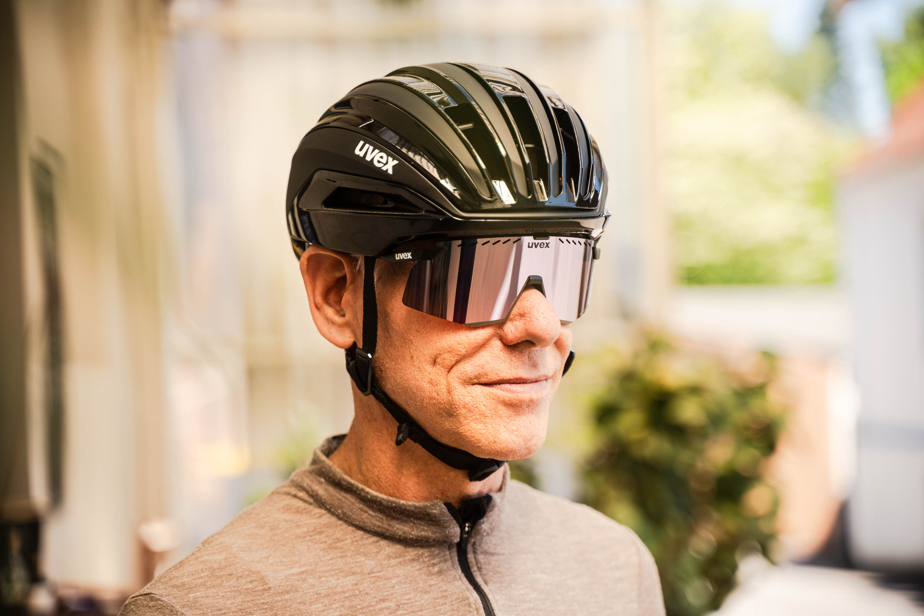 Uvex Surge Aero MIPS und Pace Stage CV – Vorgestellt!: Rennrad-Helm und -Brille perfekt abgestimmt